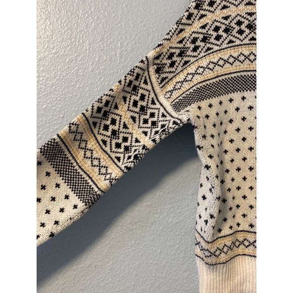 Urban Outfitters knit sweater - Picture 2 of 5